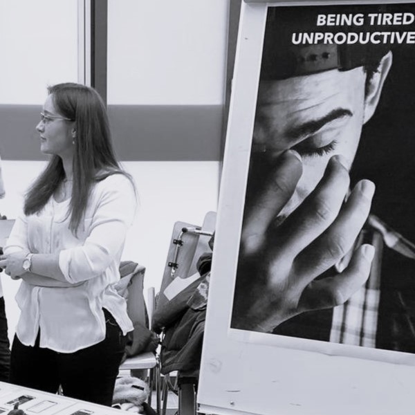 Nicola Seifert an einem Messestand